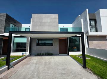 Casa · 115m² · 3 Recámaras · 2 Estacionamientos · Casa en Venta, en Zona Sonterra, Queretaro