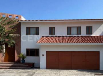 Casa · 600m² · 4 Recámaras · 3 Estacionamientos · Se Vende Casa en Rincón del Conchal