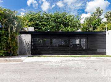 Casa · 521m² · 4 Recámaras · 4 Estacionamientos · Casa en Venta en Residencial del Mayab