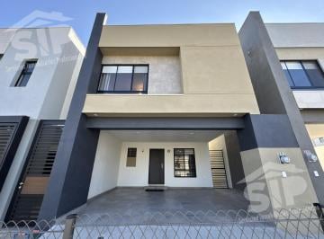 Casa · 183m² · 3 Recámaras · 2 Estacionamientos · Casa de 3 Plantas en Venta La Reserva Cumbres Garcia