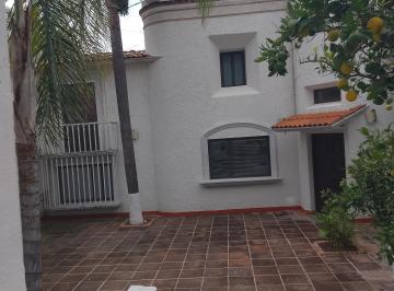 Casa de 4 habitaciones, Querétaro · Hermosa Casa Egg Juriquilla con Alberca Frente a Plaza Náutica y Al Campo Golf