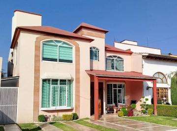Casa · 233m² · 4 Recámaras · 3 Estacionamientos · Casa en Venta en Metepec, San Salvador Tizatlalli