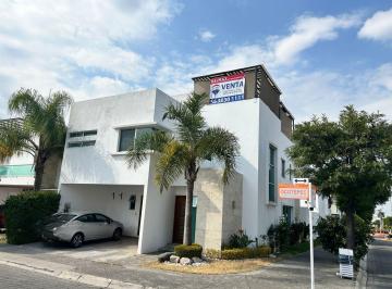 Casa · 284m² · 4 Recámaras · 2 Estacionamientos · Casa en Venta en Lomas de Angelópolis - (4)
