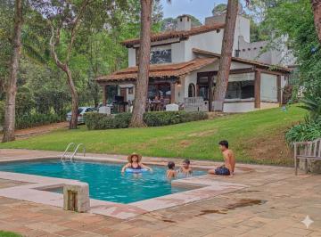 Casa · 200m² · 3 Recámaras · 3 Estacionamientos · Casa en Venta en El Centro de Avándaro | en Condominio