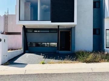 Casa · 200m² · 3 Recámaras · 2 Estacionamientos · Casa en Venta en El Mirador, Querétaro