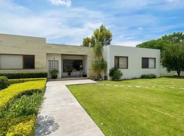 Casa · 546m² · 5 Recámaras · 4 Estacionamientos · Casa en Venta en Jurica, Querétaro