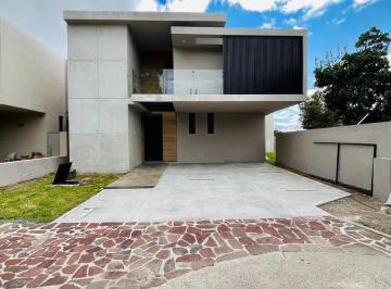 Casa · 470m² · 5 Recámaras · 4 Estacionamientos · Casa en Altozano El Nuevo Queretaro