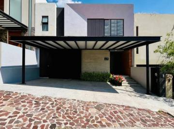 Casa · 212m² · 3 Recámaras · 2 Estacionamientos · Casa en Altozano El Nuevo Queretaro