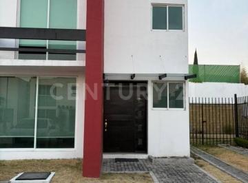 Casa · 137m² · 3 Recámaras · 3 Estacionamientos · Renta de Casa en Puebla Xilotzingo, Residencial Vesta 3 Recamaras