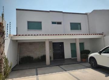 Casa · 260m² · 3 Recámaras · 3 Estacionamientos · Casa en Venta en Milenio III, Querétaro