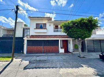 Casa · 346m² · 3 Recámaras · 2 Estacionamientos · Casa en Venta en Leonn Moderno