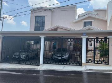 Casa · 666m² · 4 Recámaras · 3 Estacionamientos · Casa en Venta en Loma Dorada, Querétaro
