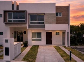 Casa · 110m² · 3 Recámaras · 2 Estacionamientos · Casa en Venta en Zaru, Querétaro