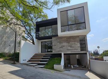 Casa · 312m² · 3 Recámaras · 2 Estacionamientos · Estrene Casa en Fracc. con Vigilancia Al Norte de Cuernavaca, Lomas de Atzingo