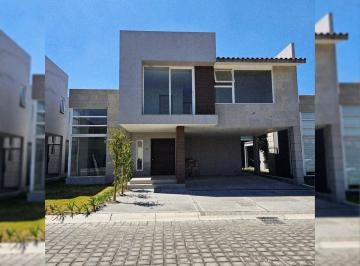 Casa · 315m² · 3 Recámaras · 4 Estacionamientos · Casa en Venta, Res. Genova, Metepec