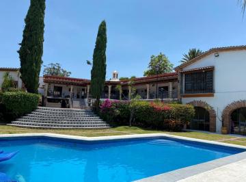 Casa · 1000m² · 7 Recámaras · 7 Estacionamientos · Casa en Venta Al Norte de Cuernavaca. Col. Lomas de Atzingo