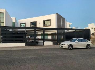 Casa · 202m² · 3 Recámaras · 2 Estacionamientos · Casa en Venta en El Mirador, Querétaro