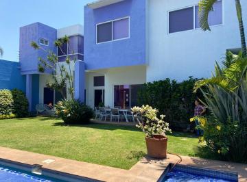 Casa · 406m² · 5 Recámaras · 2 Estacionamientos · Casa en Venta en Fracc. con Vigilancia. Lomas Tetela, Cuernavaca