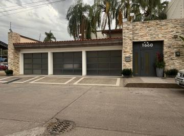Casa · 588m² · 4 Recámaras · 4 Estacionamientos · Casa en Fraccionamiento Las Quintas
