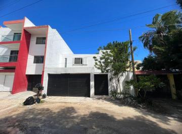 Casa de 4 habitaciones Venta MN 2,950,000 · Casa 4 Habitaciones en Venta 300 m² Superficie de Terreno, 200 m² de Construcción en Col Alamos Cancun