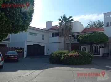 Casa · 543m² · 3 Recámaras · 6 Estacionamientos · Casa en Chapultepec