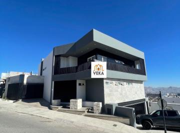 Casa · 800m² · 4 Recámaras · 4 Estacionamientos · Casa - Dominion Residencial