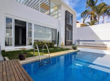 Casa · 320m² · 5 Recámaras · 2 Estacionamientos · Casa - Vista Hermosa