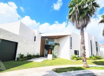 Casa · 760m² · 4 Recámaras · 6 Estacionamientos · Casa Inteligente en Venta, 4 Recámaras, Piscina Jardín, Villa Magna, Cancún