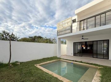 Casa de 3 habitaciones, Mérida · Estrena Casa de 3 Recámaras, Una en Planta Baja, con Piscina y Paneles Solares.