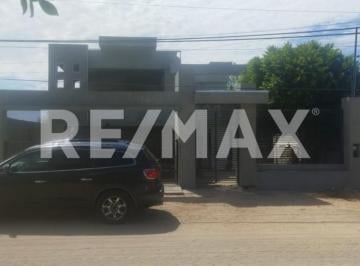 Casa · 300m² · 6 Recámaras · 3 Estacionamientos · Casa en Venta - 4