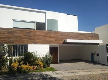 Casa · 375m² · 5 Recámaras · 4 Estacionamientos · Casa en Lomas de Angelópolis Zona Azul