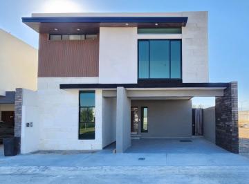 Casa · 321m² · 4 Recámaras · 2 Estacionamientos · Venta Casa Residencial Valle de Fontanna Saltillo Al Norte