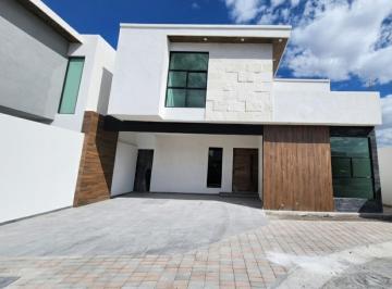 Casa · 267m² · 4 Recámaras · 2 Estacionamientos · Casa en Privanzas del Campestre