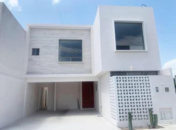 Casa · 240m² · 4 Recámaras · 2 Estacionamientos · Venta de Casa en Lomas Sector Viñedos, Torreon