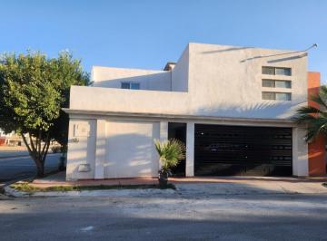 Casa · 299m² · 2 Estacionamientos · Casa en Residencial San José de Flores Saltillo Al Poniente