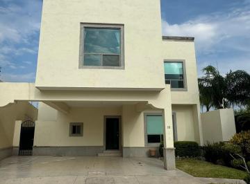 Casa · 266m² · 4 Recámaras · 2 Estacionamientos · Venta de Casa en Villa Alta, Residencial Senderos