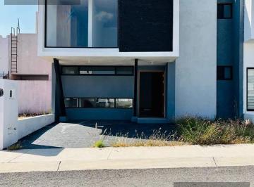 Casa · 200m² · 3 Recámaras · 2 Estacionamientos · Casa en Fraccionamiento El Mirador