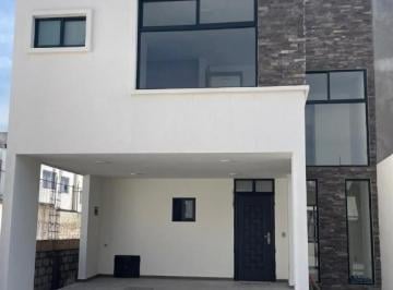 Casa · 180m² · 3 Recámaras · 2 Estacionamientos · Casa en Venta en Privada, San Mateo Atenco, Barrio La Magdalena.