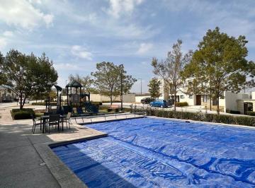 Casa en condominio · 80m² · 2 Recámaras · 1 Estacionamiento · Renta Casa 2 Recamaras Privada Alberca Seguridad Cerca Zona Industrial Quintana
