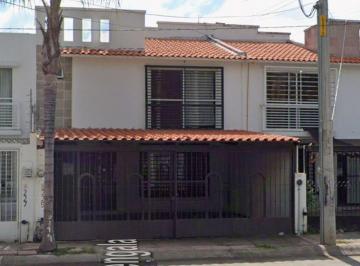 Casa de 4 habitaciones, León · Venta de Casa en Col. San Isidro, Leon de Los Alamaos, Guanajuato