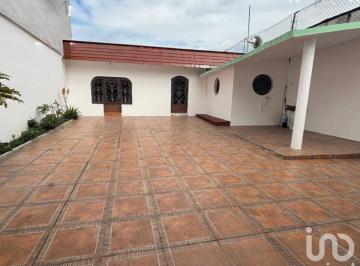 Casa · 212m² · 3 Recámaras · 4 Estacionamientos · Casa en Venta Colonia Petrolera, Córdoba, con Posibilidad de Uso Comercial