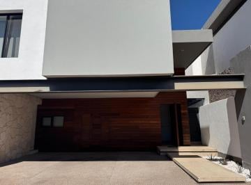 48fc8dab563962c9b4f4012c68cceada98ad6f1484f435924e0e5ed1215cffff · Casa en Venta/renta en Arco de Piedra, Jurica. 4