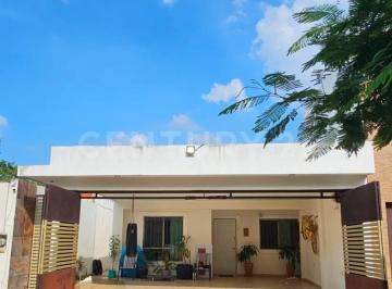 Casa · 122m² · 2 Recámaras · 2 Estacionamientos · Venta Casa Amueblada en Las Americas, Etapa 1, Calle Cerrada Frente a un Parque
