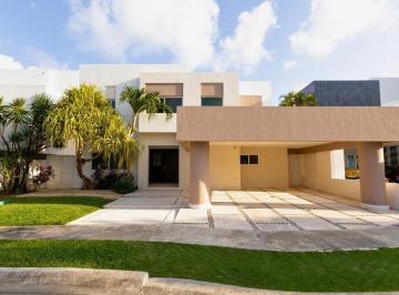 Casa · 568m² · 4 Recámaras · Casa en Residencial Villa Magna