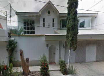 Casa de 3 habitaciones, Tuxtla Gutiérrez · La Propiedad Ofrece Una Distribución Funcional, Espacios Amplios y Excelente Iluminación Natural