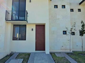 Casa · 116m² · 3 Recámaras · 2 Estacionamientos · Casa en Venta, en Zona Centro Sur, Queretaro