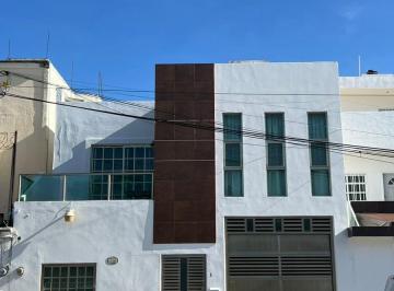 Casa · 169m² · 4 Recámaras · 2 Estacionamientos · Casa en Venta Sm 50, Cancun
