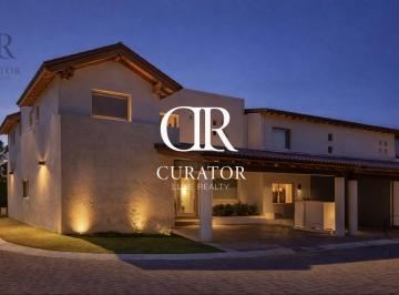 Casa · 311m² · 4 Recámaras · 6 Estacionamientos · Casa en Venta en Lomas del Campanario Queretaro