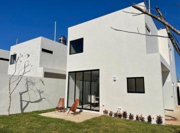 Casa de 3 habitaciones, Mérida · Casa en Privada con Piscina Incluída Al Norte de Mérida