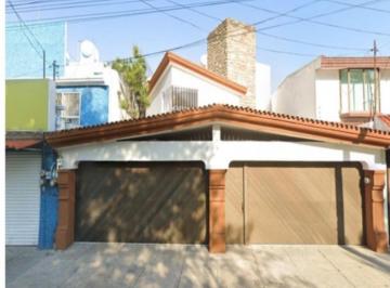 Casa de 5 habitaciones, Puebla · Hermosa Casa con 237 m² de 5 Récamaras en Villa Carmel!